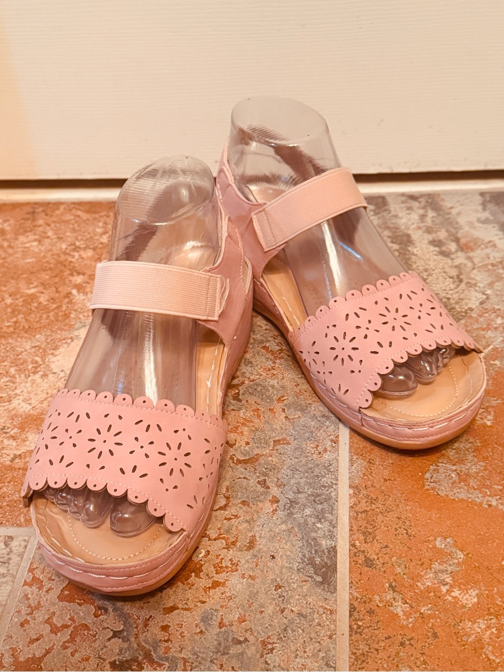 NWOB! Cute and Comfy Scalloped Perforated Pink Stretchy Sandals!